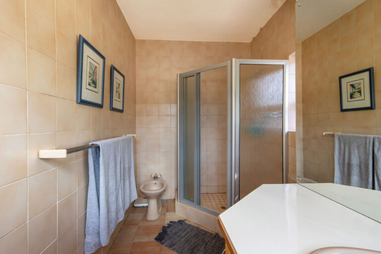 Accommodation with en-suite bathroom